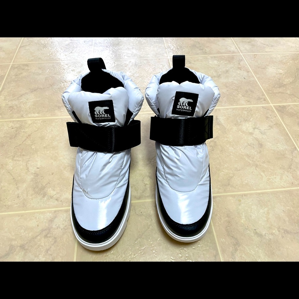 Like New - SOREL Joan of Arctic Waterproof Next Lite Bootie